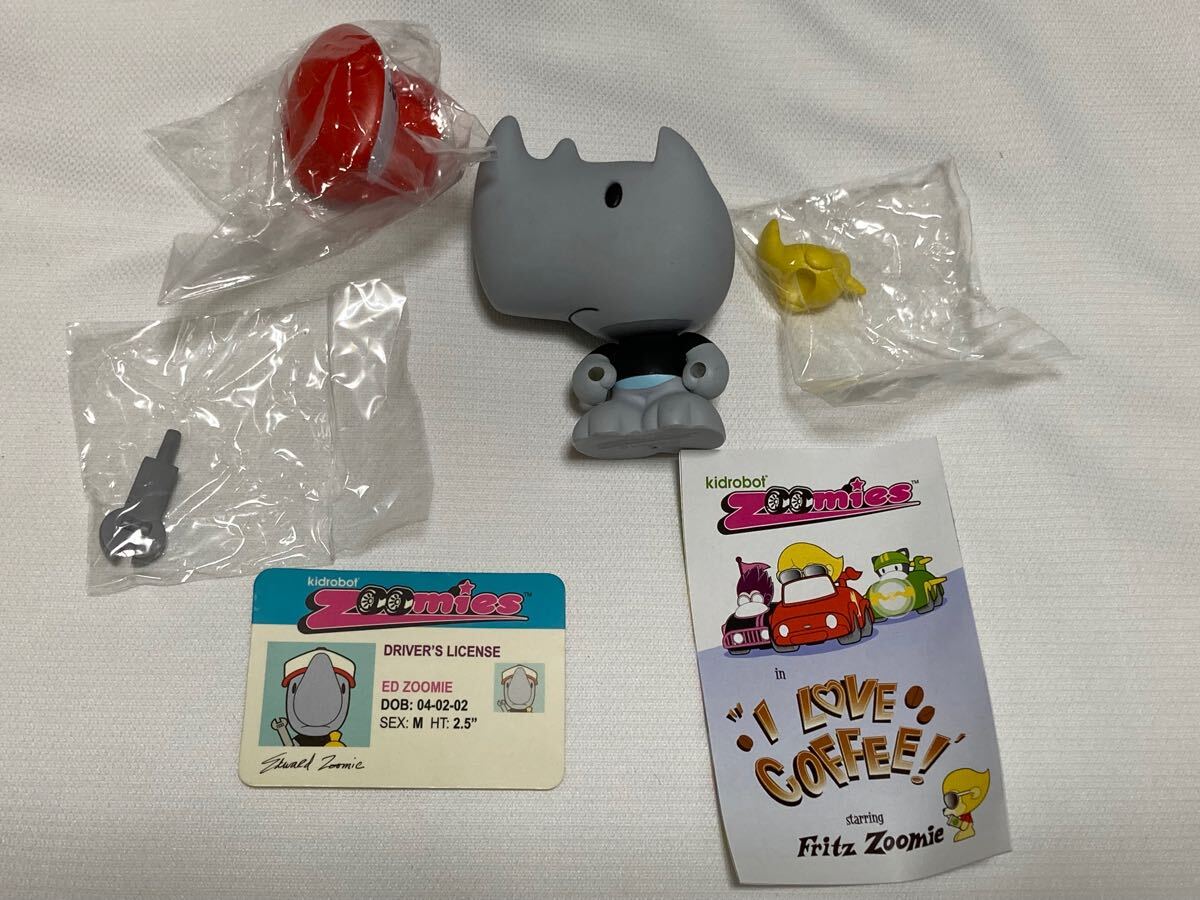 kidrobot zoomies フィギュア