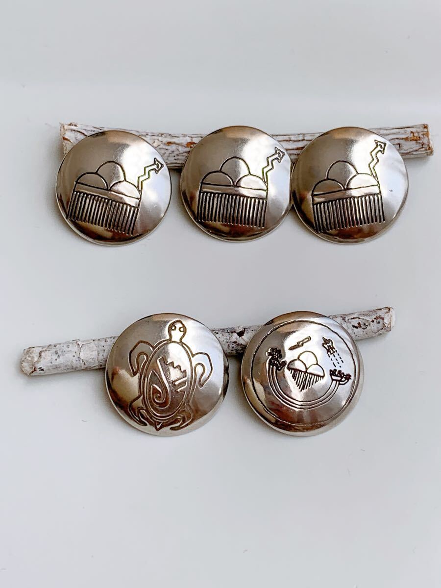 新品　コンチョ　 インディアンジュエリー　ナバホスタンプ　　ボタン　５個　レザークラフト　ヘアゴム　アメリカン　ネイティブ　材料_画像1