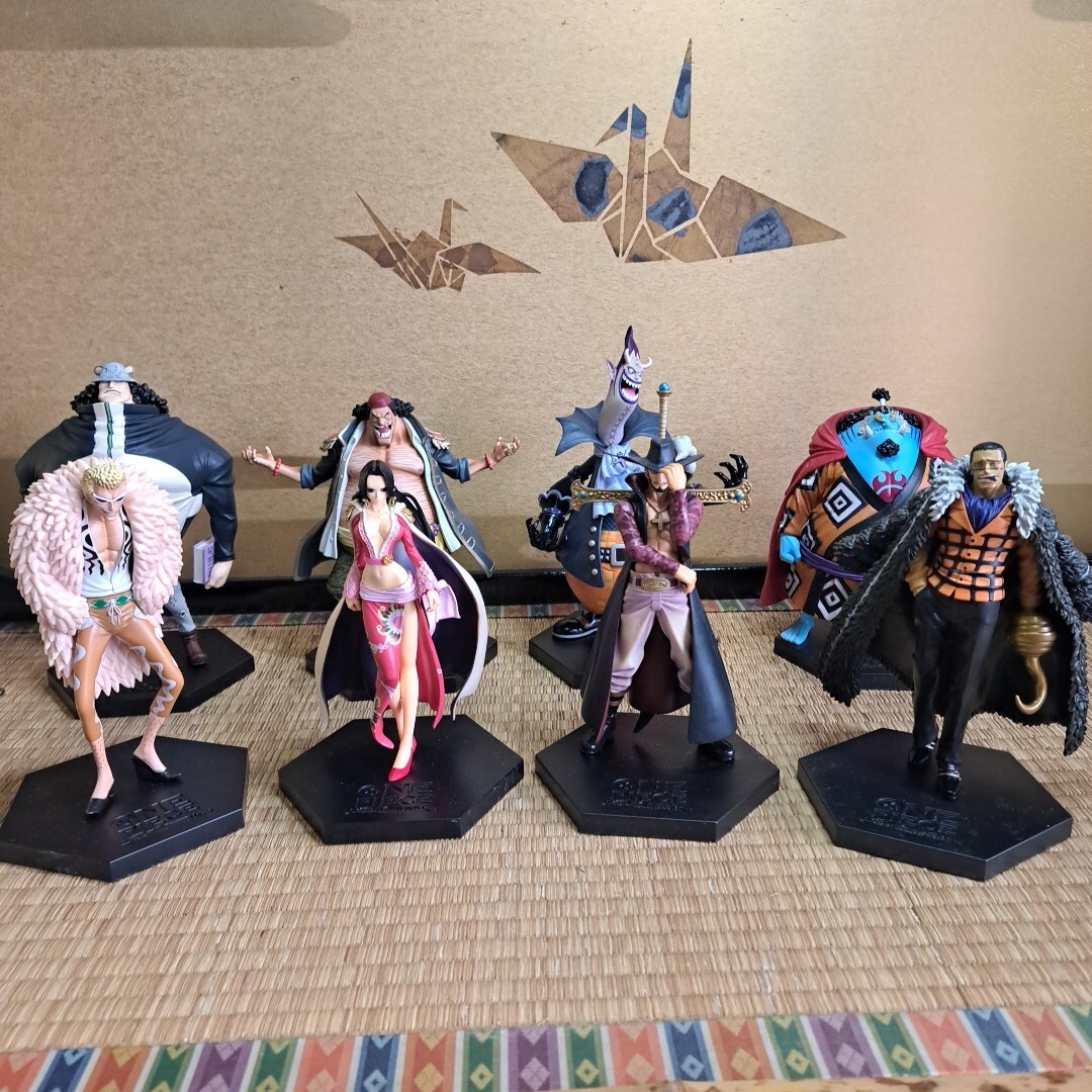 ワンピース DX王下七武海フィギュア vol.1 2 3 4 全8種 ドフラミンゴ ジンベエ モリア クロコダイル 黒ひげ ミホーク くま ハンコック
