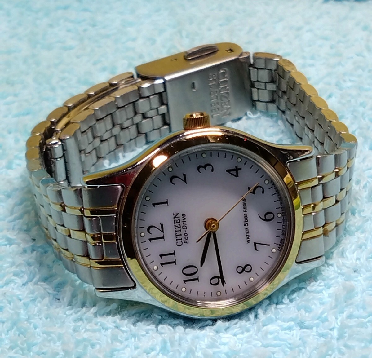 稼働中　腕時計　CITIZEN　 ECO DRIVE レディース　アナログ　3針　白文字盤　ラウンド型　【2次電池残量不明　交換必要?　訳あり】
