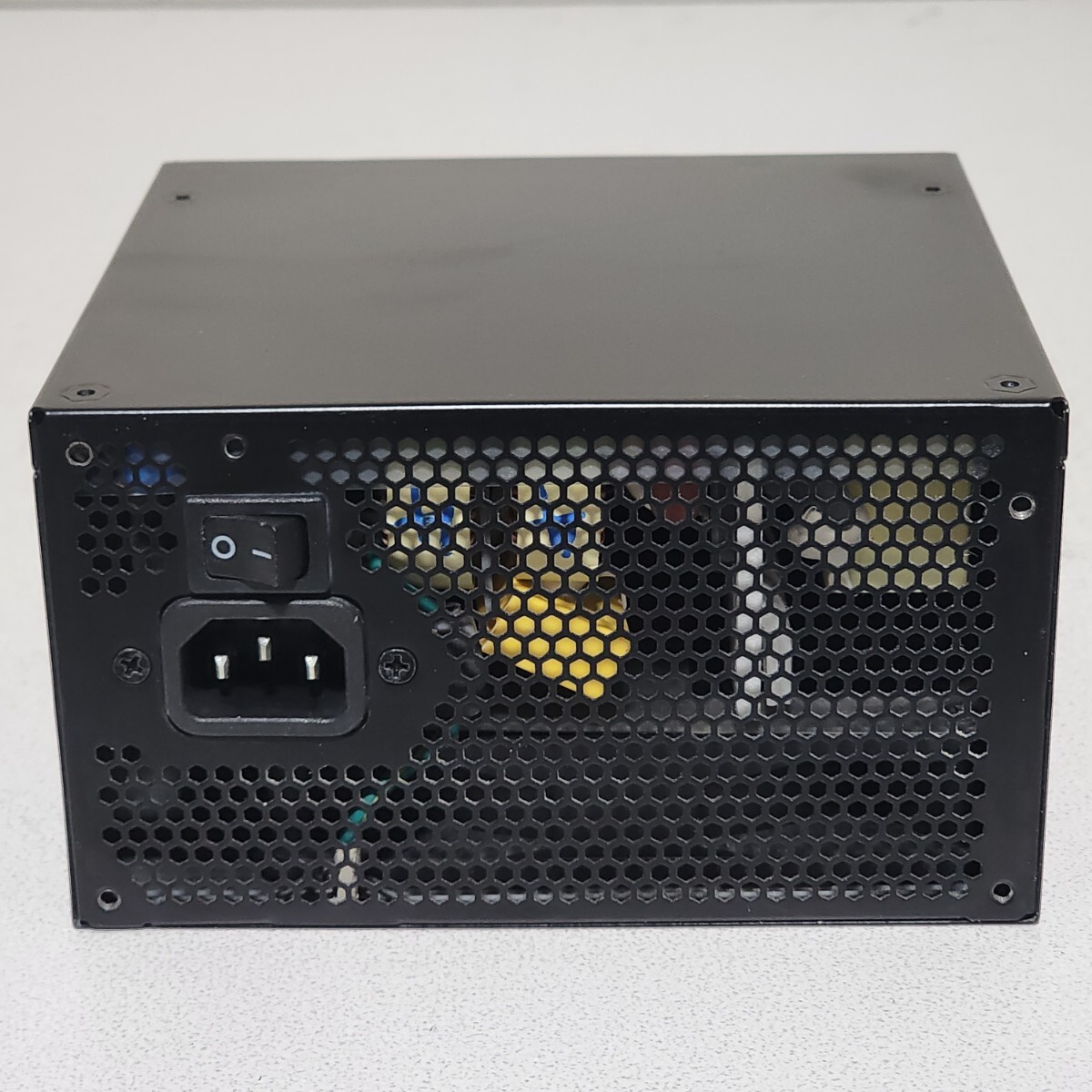 玄人志向 KRPW-GK550W/90+ 550W 80PLUS GOLD認証 ATX電源 玄人志向 KRPW-GK550W/90+ 550W 80PLUS GOLD認証 ATX電源