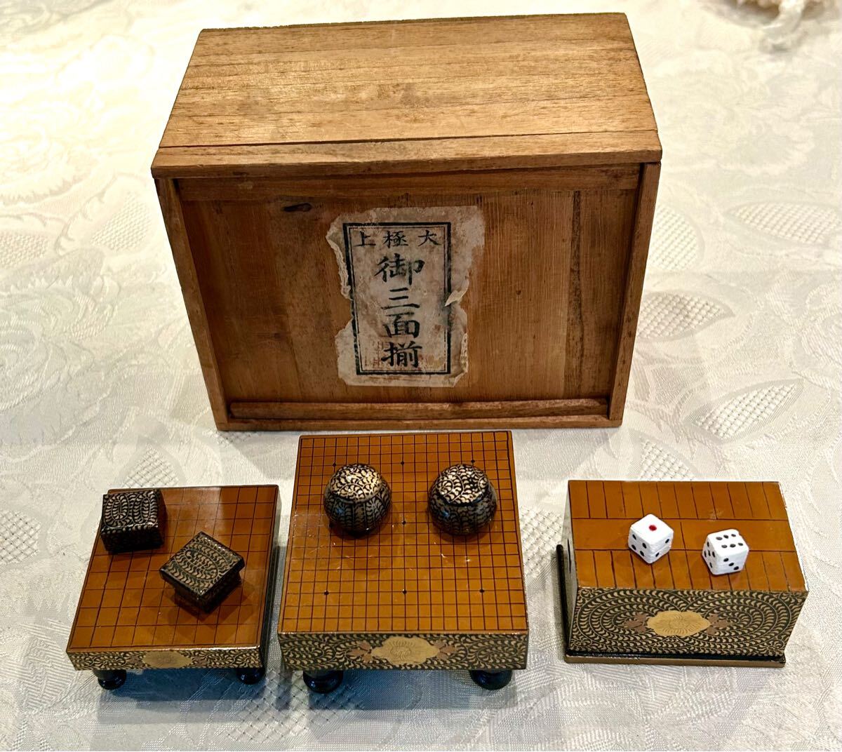 時代雛道具(御三面揃い)黒漆金蒔絵牡丹唐草3面セット 三面盤 時代雛道具(御三面揃い)黒漆金蒔絵牡丹唐草3面セット 三面盤