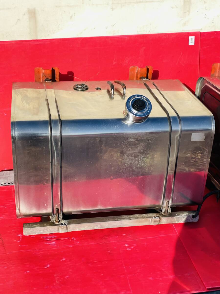 YST 大型 中型 トラック 鏡面 燃料タンク メイン燃料タンク 250L 250リットル 2個(gè)セット ステンレス制 ステーバンド付き Rei2391