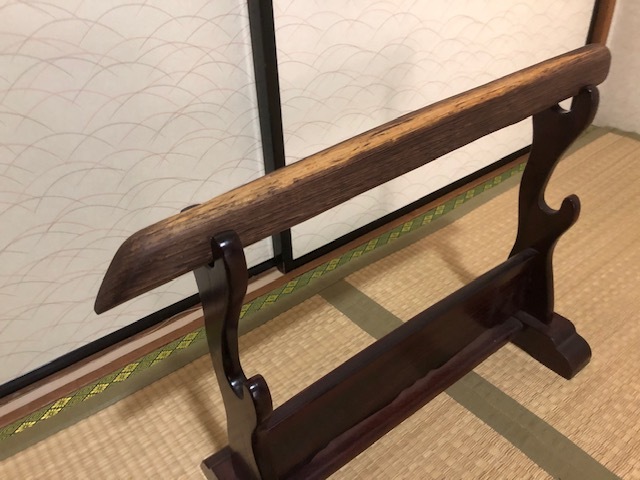 鉄刀木(ミャンマー産) 木刀 木剣 全長約103cm 重量約898g 杢目 鉄刀木(ミャンマー産) 木刀 木剣 全長約103cm 重量約898g 杢目