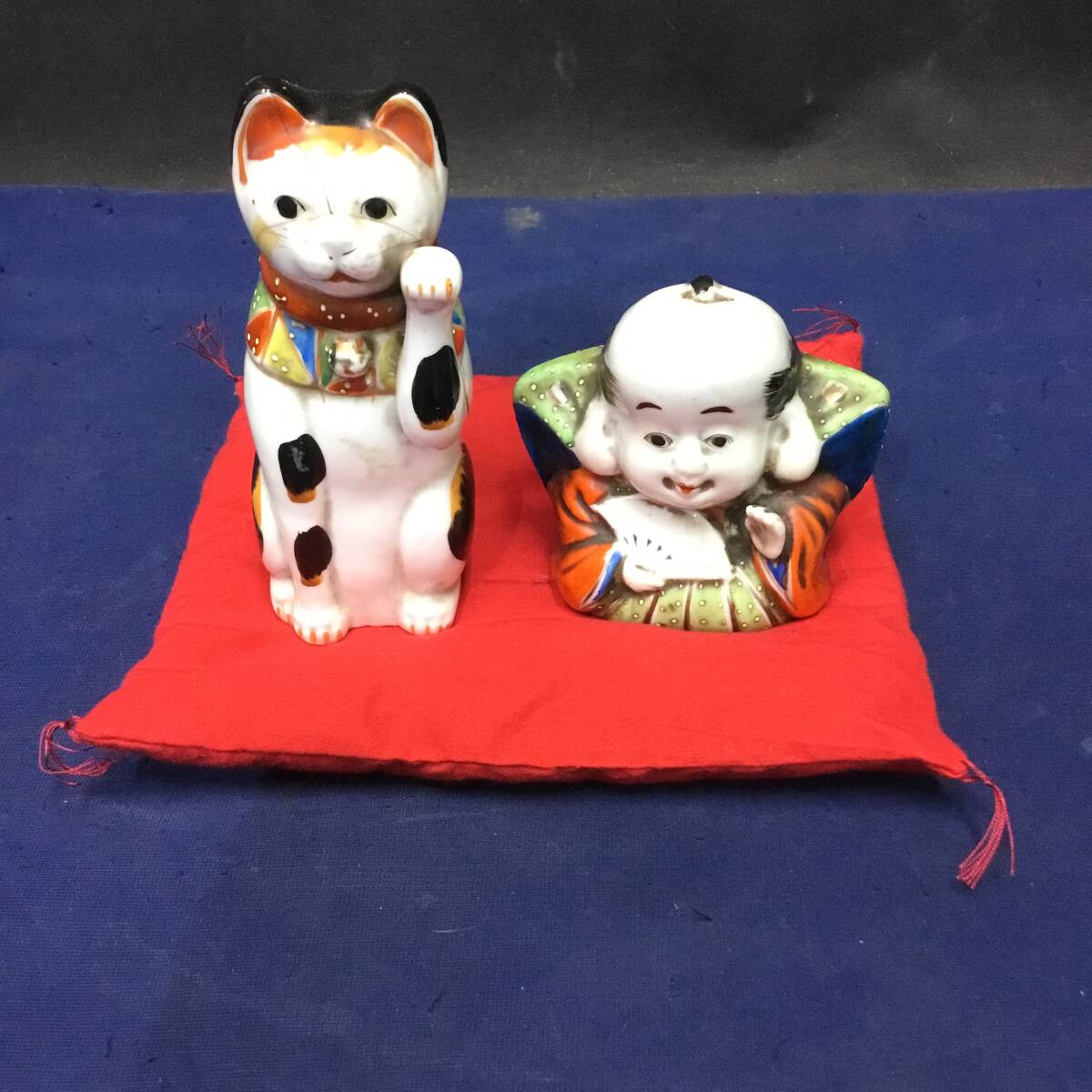 美品 伊万里焼 招き猫一対 陶器 置物 美品 伊万里 招き猫 高さ約23cm(招き猫 置物 陶器製 伊万里焼