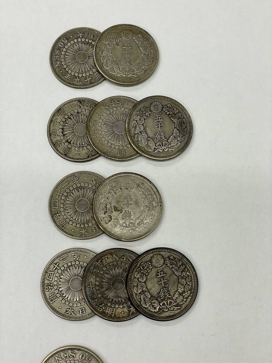12823B 旭日50銭銀貨おまとめ35枚 日本古銭 明治39,40,41,42,43,44,45年/大正元年,2,3,4,5,6年 ※内訳はコメント欄に有 貨幣 コイン(50銭)|売買されたオークション情報、Yahoo!オークション(旧ヤフオク!) の商品情報をアーカイブ公開 - オークファン(aucfan.com) 12823B 旭日50銭銀貨おまとめ35枚 日本古銭 明治39,40,41,42,43,44,45年/大正元年,2,3,4,5,6年 ※内訳はコメント欄に有 貨幣 コイン(50銭)|売買されたオークション情報、Yahoo!オークション(旧ヤフオク!) の商品情報をアーカイブ公開 - オークファン(aucfan.com)