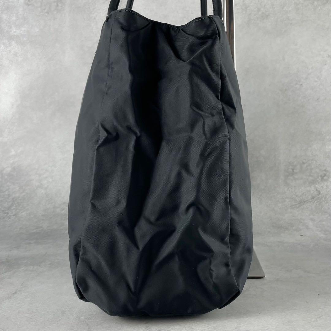 美品PRADA バンド トートバッグ ナイロン 三角ロゴ ブラック 大 美品PRADA バンド トートバッグ ナイロン 三角ロゴ ブラック 大