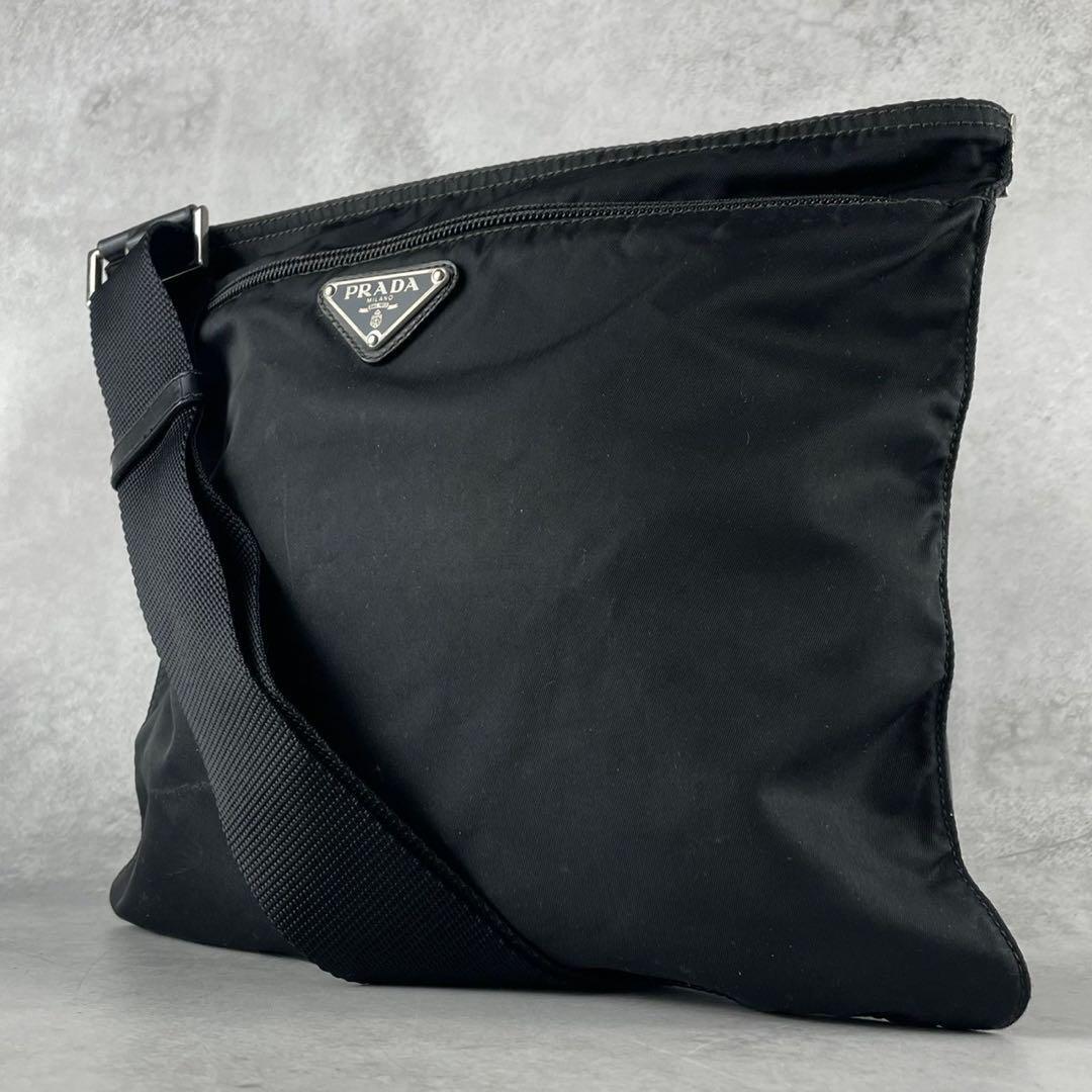 美品 PRADA ショルダーバッグ ポシェット ナイロン 三角ロゴ 美品 PRADA ショルダーバッグ ポシェット ナイロン 三角ロゴ