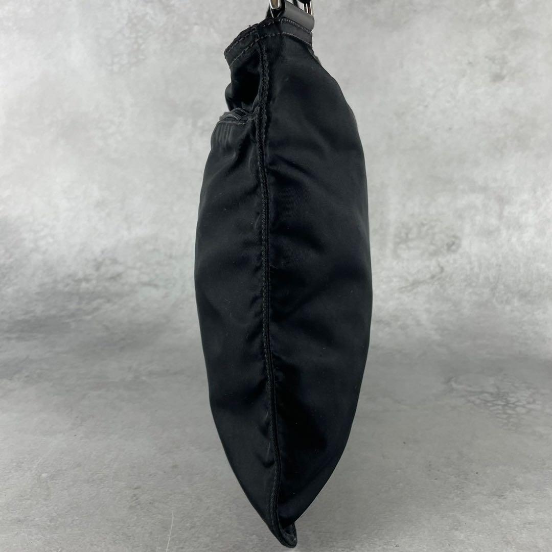 美品 PRADA ショルダーバッグ ポシェット ナイロン 三角ロゴ 美品 PRADA ショルダーバッグ ポシェット ナイロン 三角ロゴ
