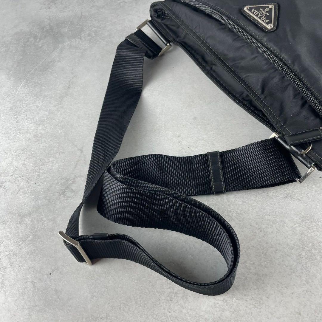 美品 PRADA ショルダーバッグ ポシェット ナイロン 三角ロゴ 美品 PRADA ショルダーバッグ ポシェット ナイロン 三角ロゴ