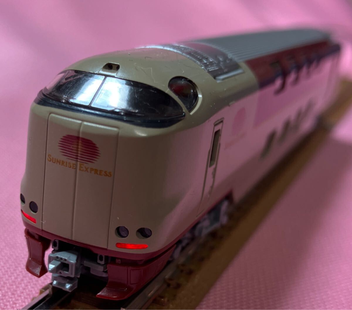 【中古鉄道模型・先頭車両のみ】KATO「クハネ285-3001《サンライズエクスプレス》10-387 7両セットバラシ　ライト点灯しました　Nゲージ_画像2
