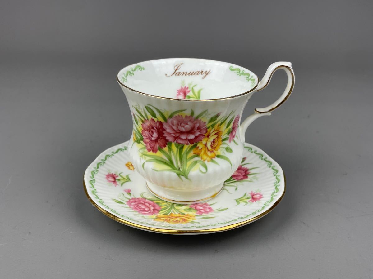 英国製 Queen's China カップ&ソーサー イギリス製 クイーンズ 高級洋食器 ティーカップ コーヒーカップ アンティーク 花柄 ホワイト系 白