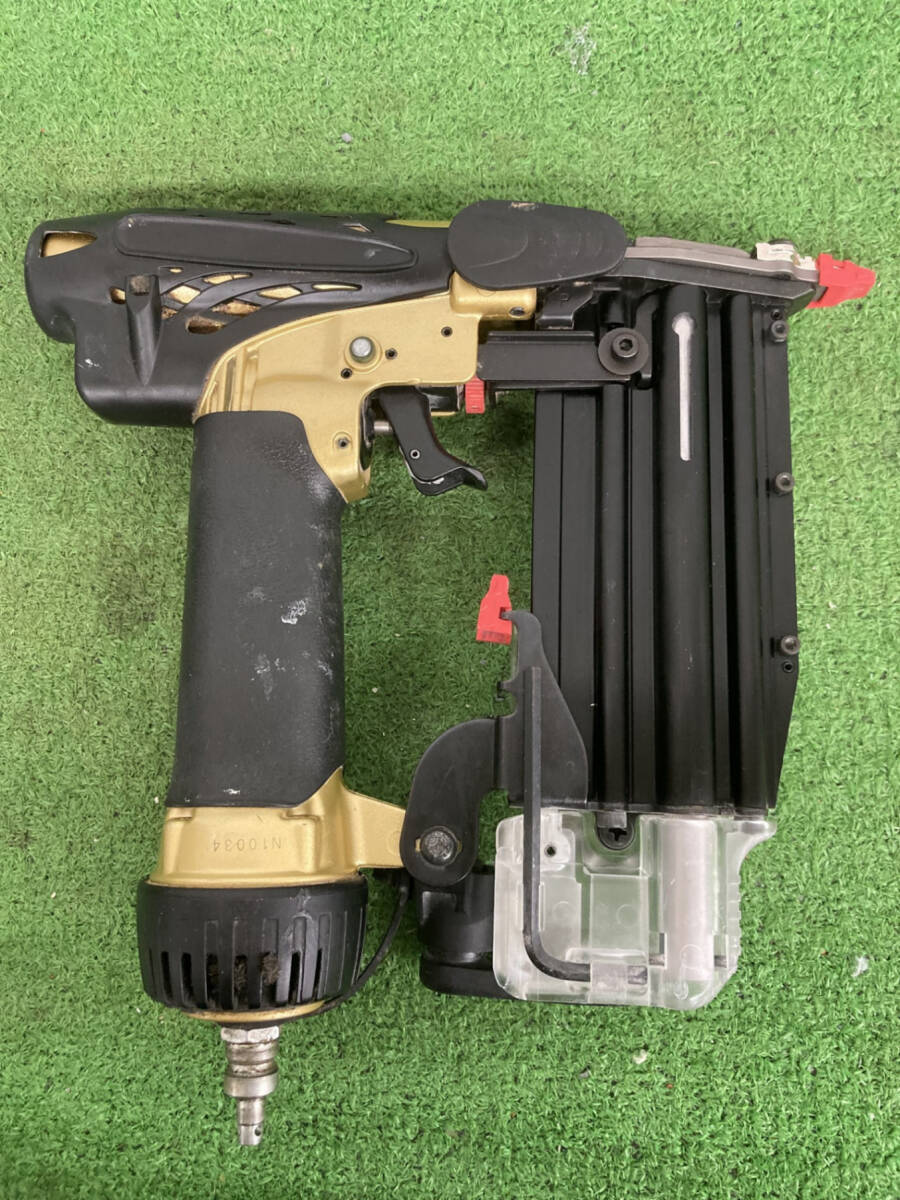 中古品】☆HITACHI 55mm高圧ピン釘打機 NP55HM / ITYX40BXSVS4 中古品】☆HITACHI 55mm高圧ピン釘打機 NP55HM / ITYX40BXSVS4