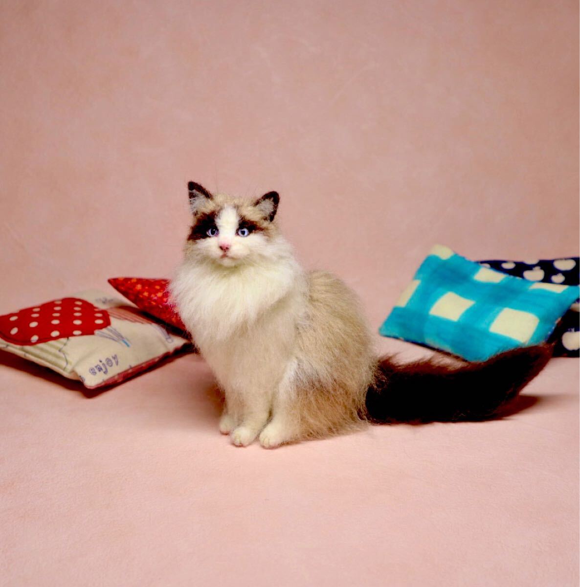 yura felt 羊毛フェルト　猫　ラグドール　手のひらサイズ　ミニチュア　ぬいぐるみ　 ハンドメイド