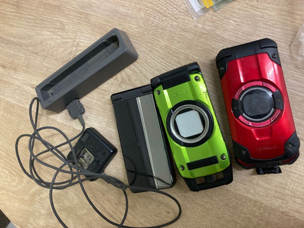 au 携帯電話 Gz One CDMACAY01 TORQUE X01 KYF33 レッド KYF33 au 携帯電話 Gz One CDMACAY01 TORQUE X01 KYF33 レッド KYF33