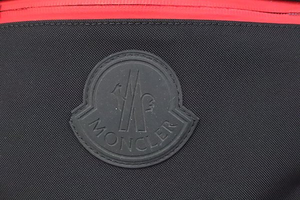 MONCLER ◆ PASCAL BOLSA ショルダーバッグ 黒 ナイロン ファスナーロゴ 斜め掛け可 ユニセックス モンクレール ◆ES15