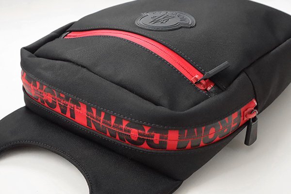 MONCLER ◆ PASCAL BOLSA ショルダーバッグ 黒 ナイロン ファスナーロゴ 斜め掛け可 ユニセックス モンクレール ◆ES15