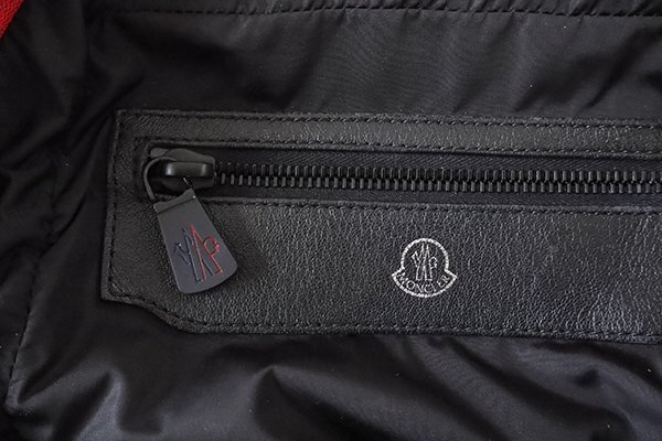 MONCLER ◆ PASCAL BOLSA ショルダーバッグ 黒 ナイロン ファスナーロゴ 斜め掛け可 ユニセックス モンクレール ◆ES15