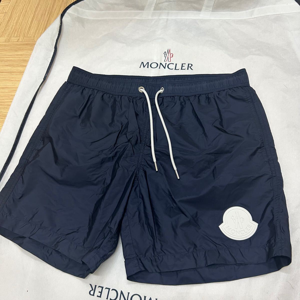 Yahoo!オークション - 【未使用】 MONCLERモンクレール ショート Yahoo!オークション - 【未使用】 MONCLERモンクレール ショート