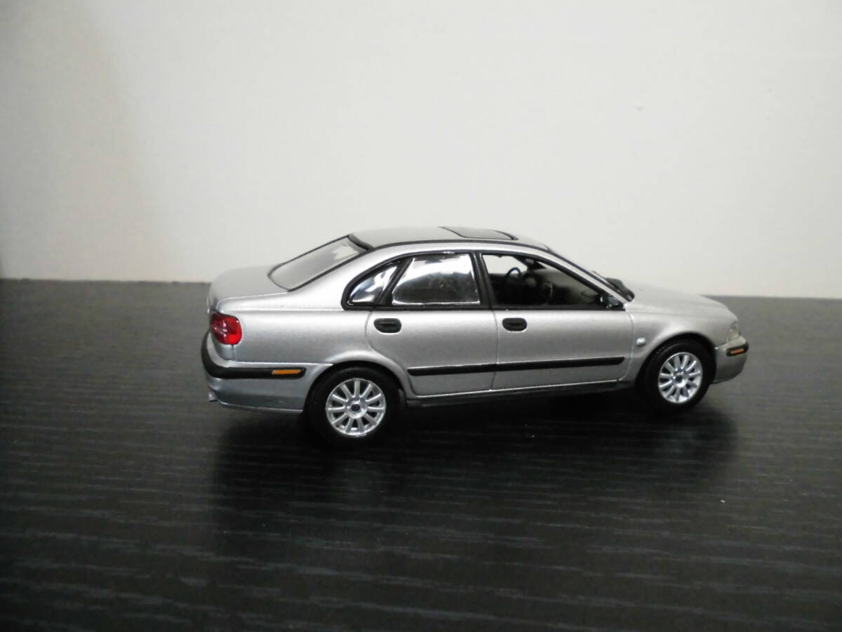 ミニチャンプス ボルボ S40 Saloon 1996 1/43