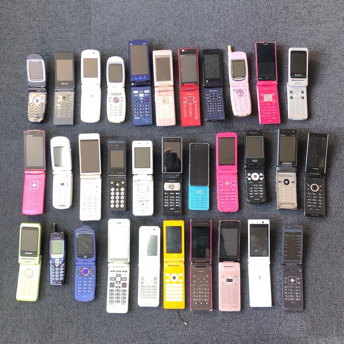 まとめ売り】 携帯電話 32点セット ガラケー ケータイ まとめ売り】 携帯電話 32点セット ガラケー ケータイ