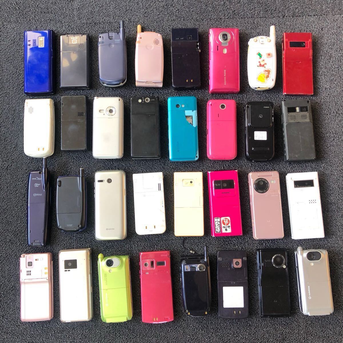 まとめ売り】 携帯電話 32点セット ガラケー ケータイ まとめ売り】 携帯電話 32点セット ガラケー ケータイ