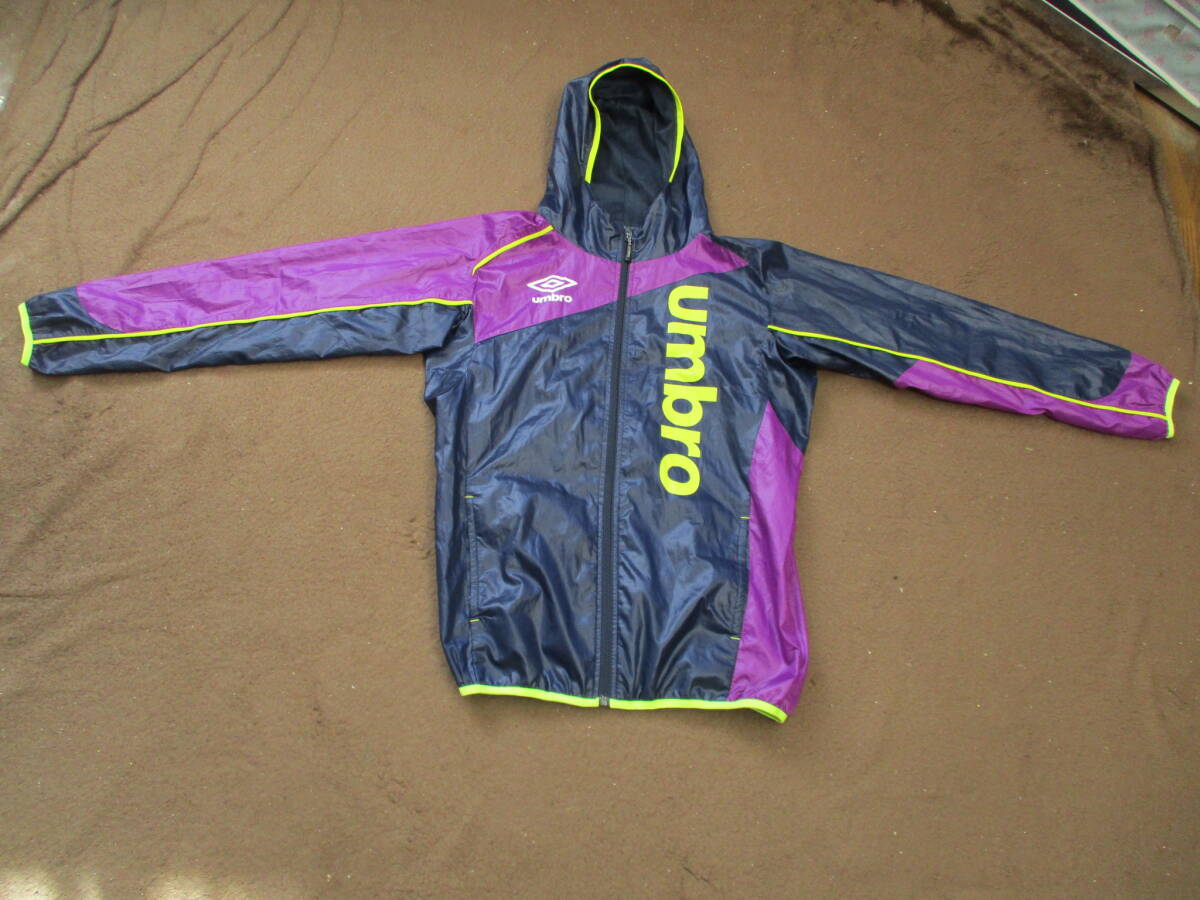 【UMBRO/フットサル・スタイル】 左右非対称/超デカロゴ  フーディ・ジャケット/美フォルム 【人気品】_画像1