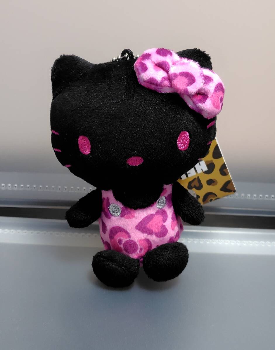 ハローキティヒョウ柄ブラックピンクマスコットチャーム ハローキティヒョウ柄ブラックピンクマスコットチャーム