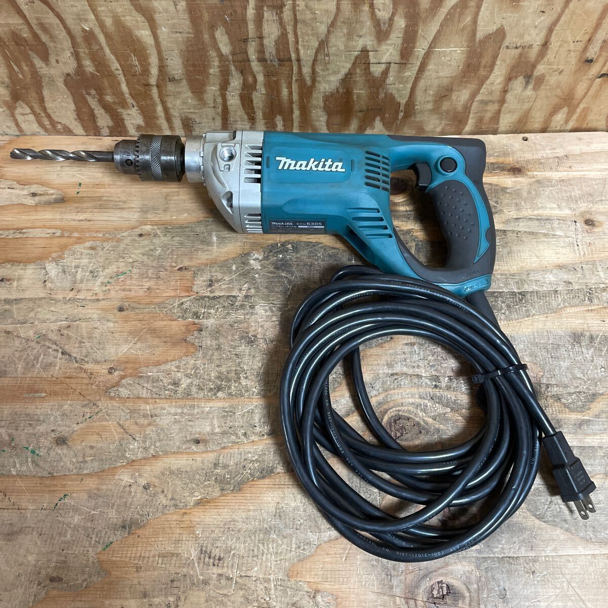 makita マキタ 13mm 電気ドリル 6305 鉄工13mm 木工30mm 電動ドリル 穴あけ 50/60Hz 100V 中古品☆郵