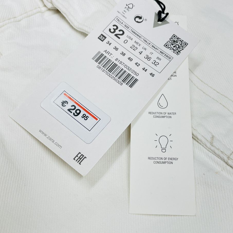 ZARA /32/ ホワイト デニム ジーンズ レディース タグ付き 通勤 大人可愛い 生地 コットン ブラックロゴ アウトドア キャンプ バイク ザラ