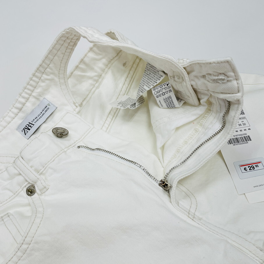 ZARA /32/ ホワイト デニム ジーンズ レディース タグ付き 通勤 大人可愛い 生地 コットン ブラックロゴ アウトドア キャンプ バイク ザラ