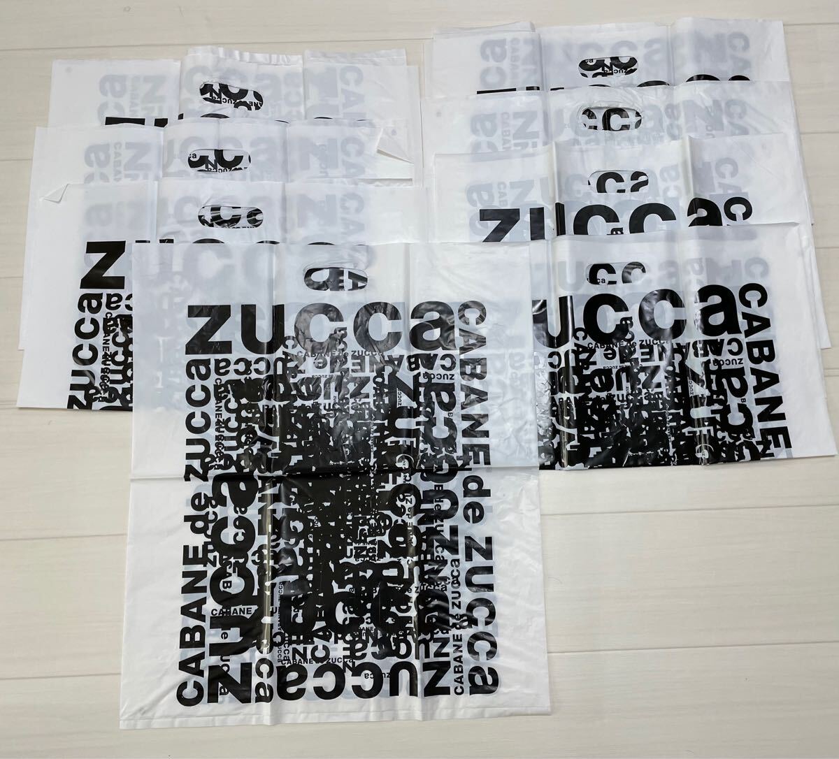 【zucca　ズッカ】ショッパー　8枚　56×48.5　白×ロゴ　ショップ袋