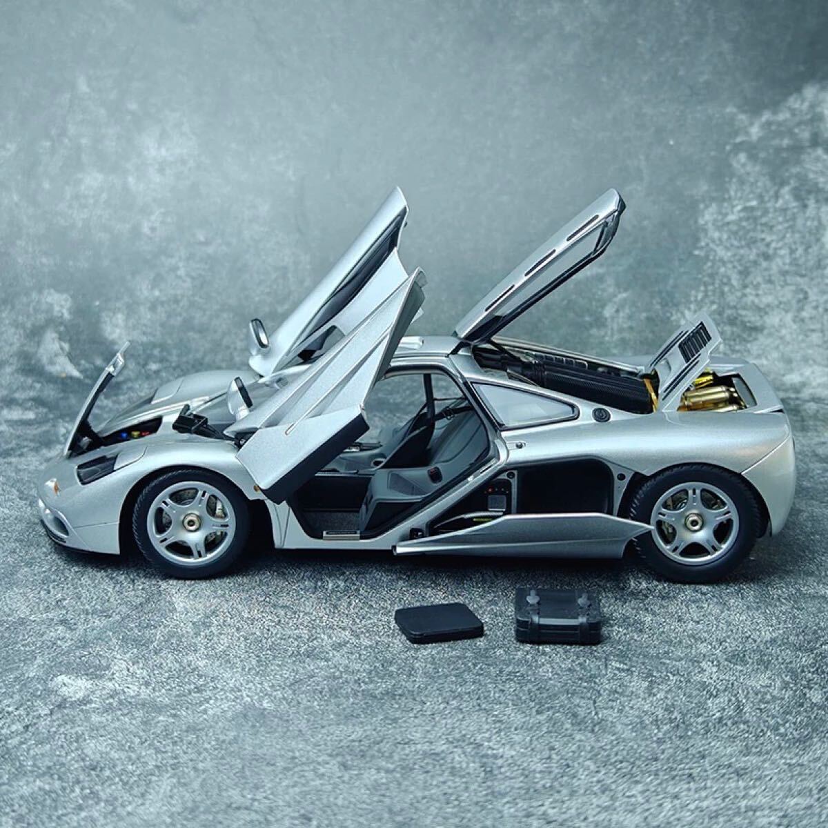 当日発送 未使用 LCD 1/18 マクラーレン F1 XP5 全開閉 金属製 当日発送 未使用 LCD 1/18 マクラーレン F1 XP5 全開閉 金属製