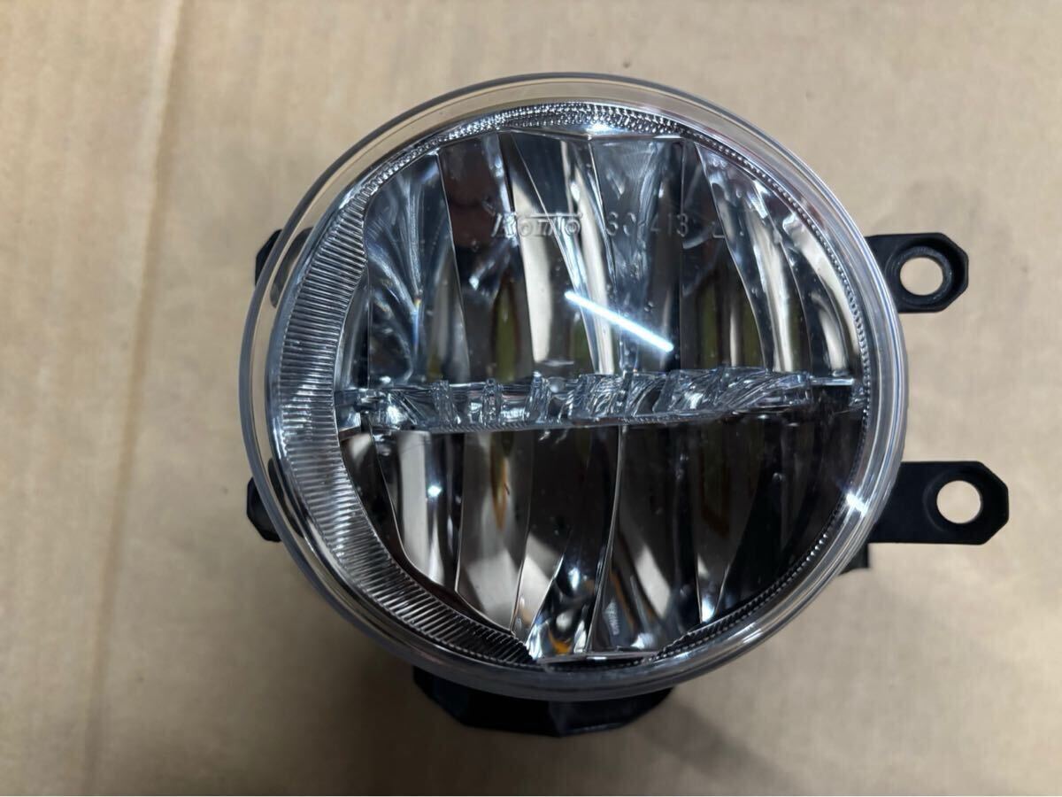 トヨタ クラウン アスリート　 210系　純正LEDフォグランプ 左右　中古品_画像2