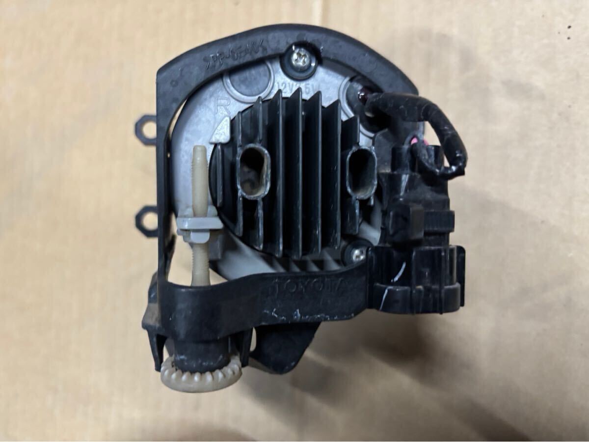 トヨタ クラウン アスリート　 210系　純正LEDフォグランプ 左右　中古品_画像8