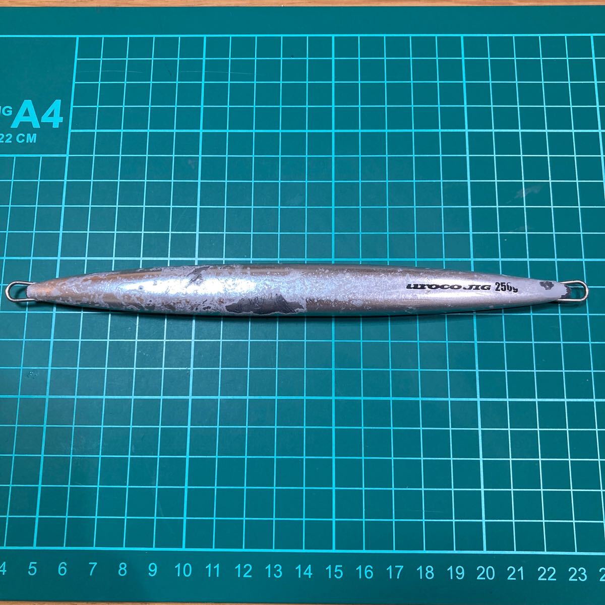 ウロコジグ 250g アルミシルバーメッキ グローヘッド 実測250.7g 青物 メタルジグ ジギング オフショア 船_画像3
