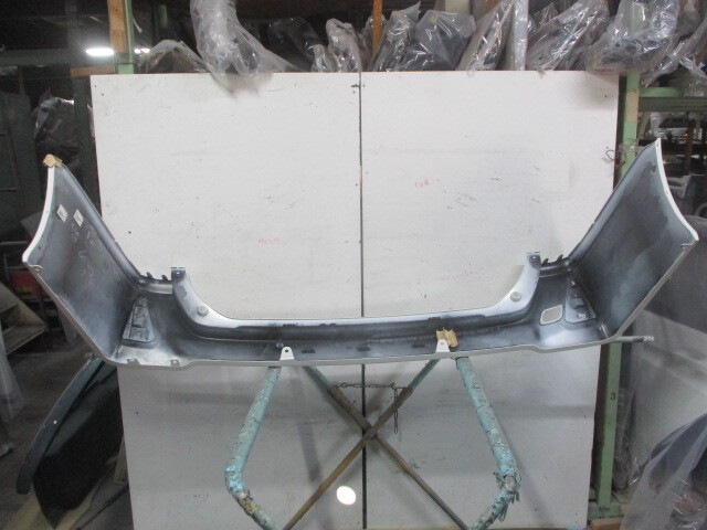 トヨタ ノア ZRR80W リヤ リアバンパー 52159-28966-A1 086 ＊個人宅配送不可＊_画像8