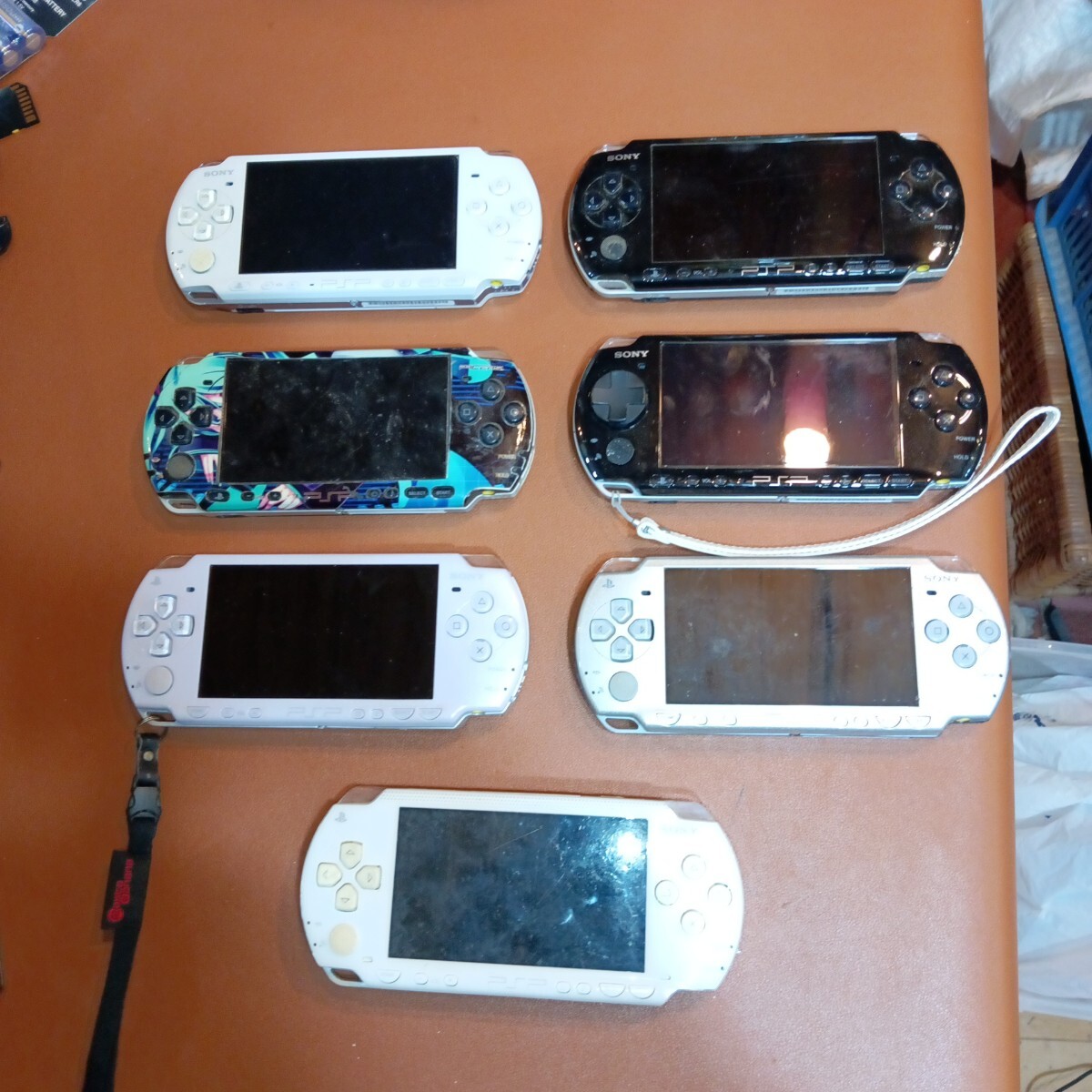 PSP-3000、PSP-2000まとめ売り Yahoo!オークション - SONY PSP PSP-3000 4つ PSP-2000 2つ PSP
