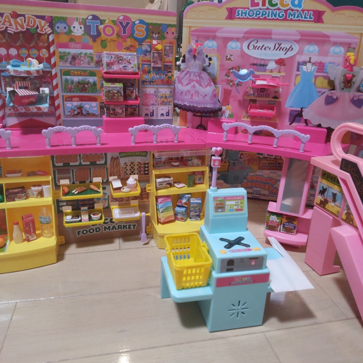 【中古】タカラトミー リカちゃん セルフレジでピッ！おおきなショッピングモール　 リカちゃん人形つき