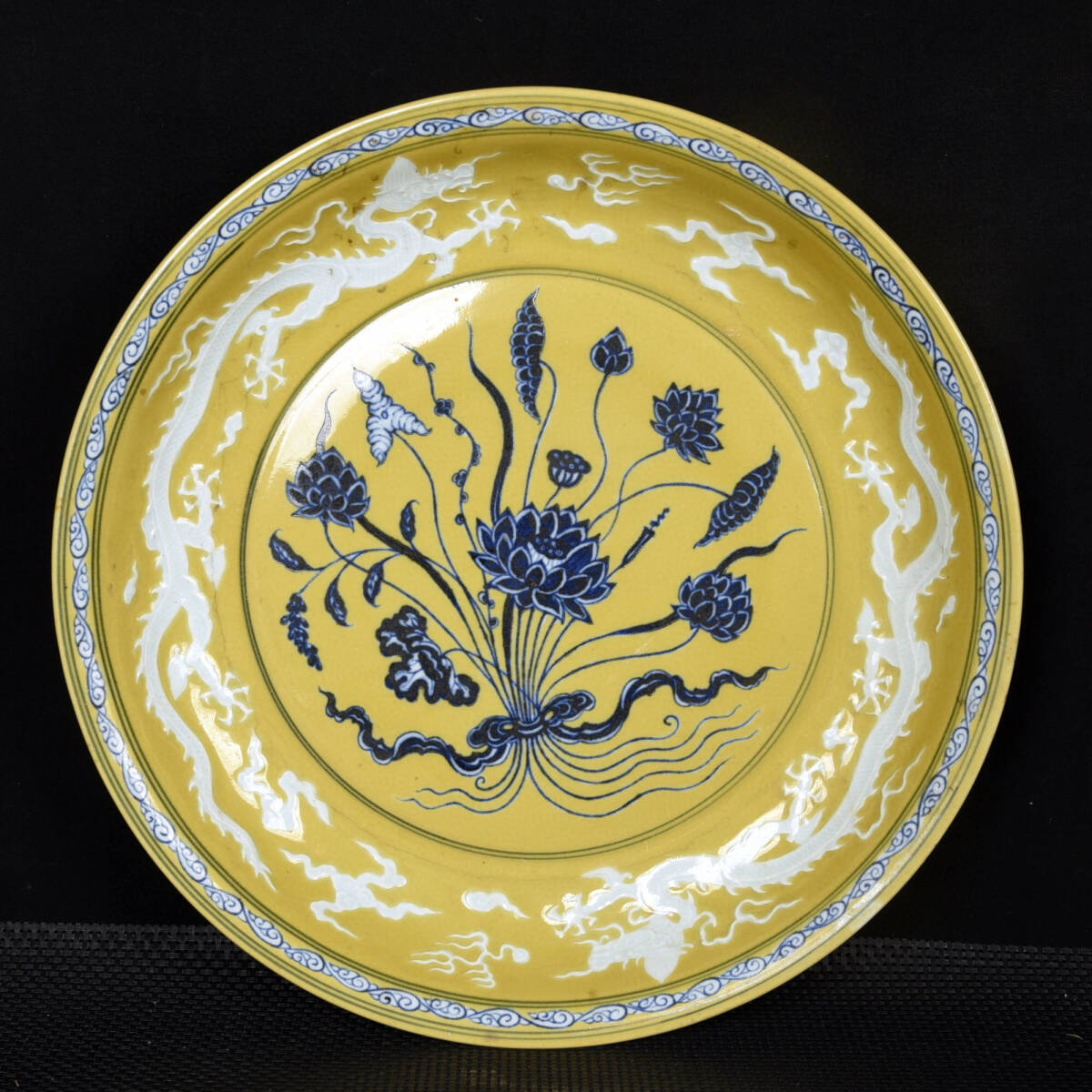 【古寶奇蔵】明・宣德年製款・古陶瓷品・黄地・青花・留白・云龍紋・供盤・置物・賞物・中国時代美術 明