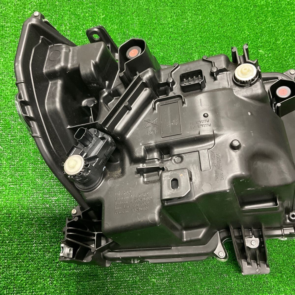 ダイハツ　タントカスタム　LA650S 純正　左側　ヘッドライト　KOITO:100-69096