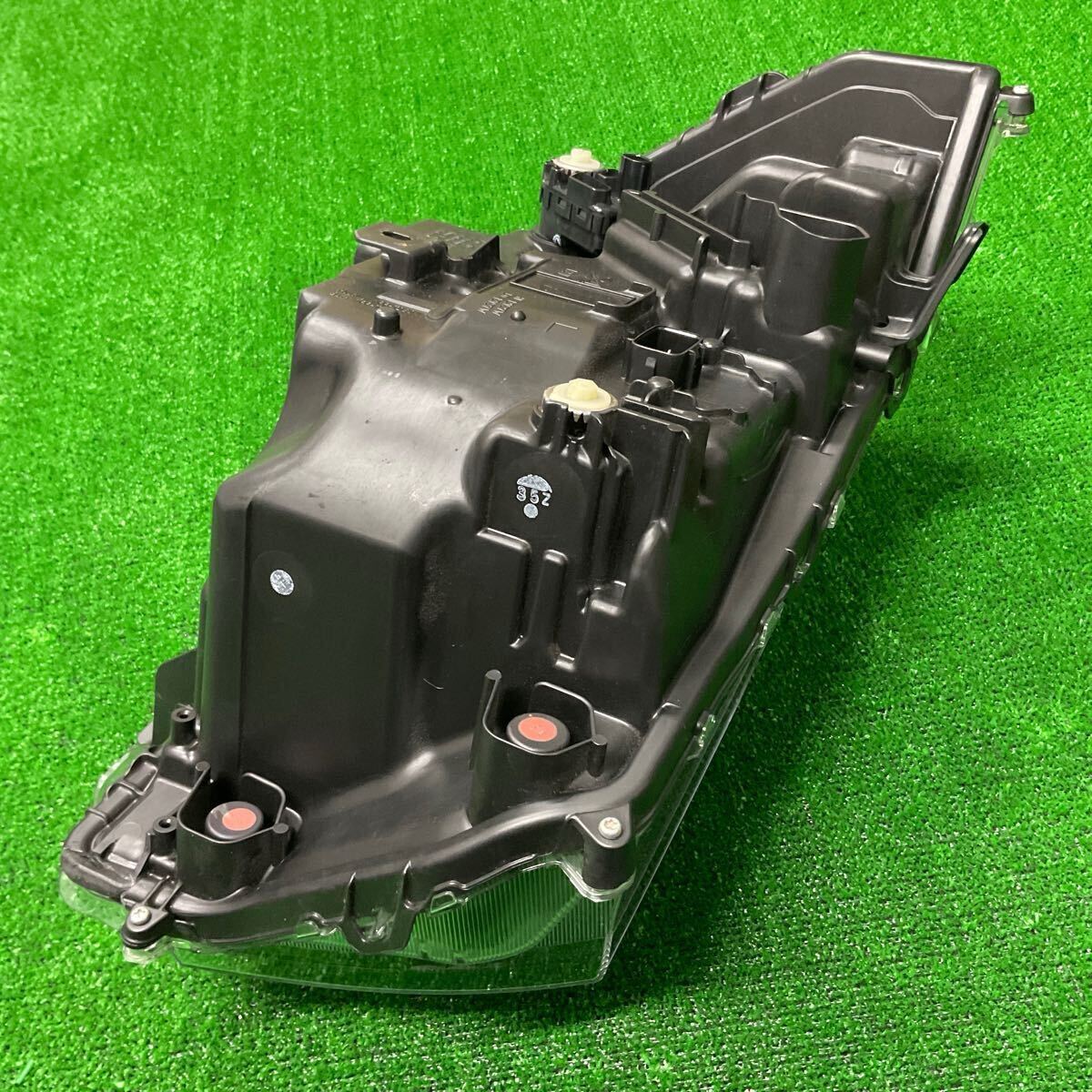 ダイハツ　タントカスタム　LA650S 純正　左側　ヘッドライト　KOITO:100-69096