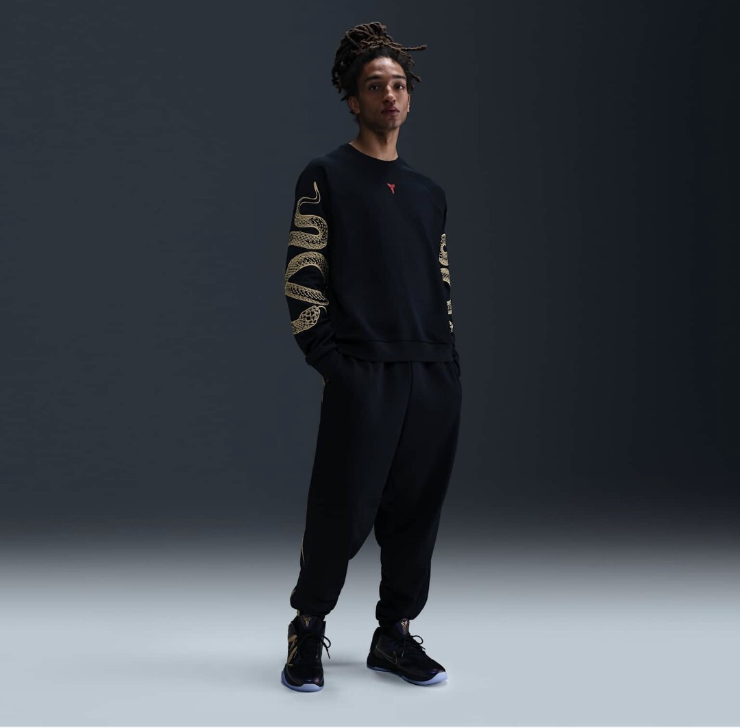 Nike Kobe Year of Mamba Therma-FIT Basketball Crewneck Nike Kobe Year of Mamba Therma-FIT Basketball Crewneck