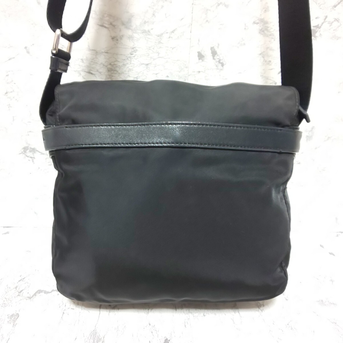 美品】TUMI トゥミ 強化ナイロン フラップミニショルダーバッグ 美品】TUMI トゥミ 強化ナイロン フラップミニショルダーバッグ