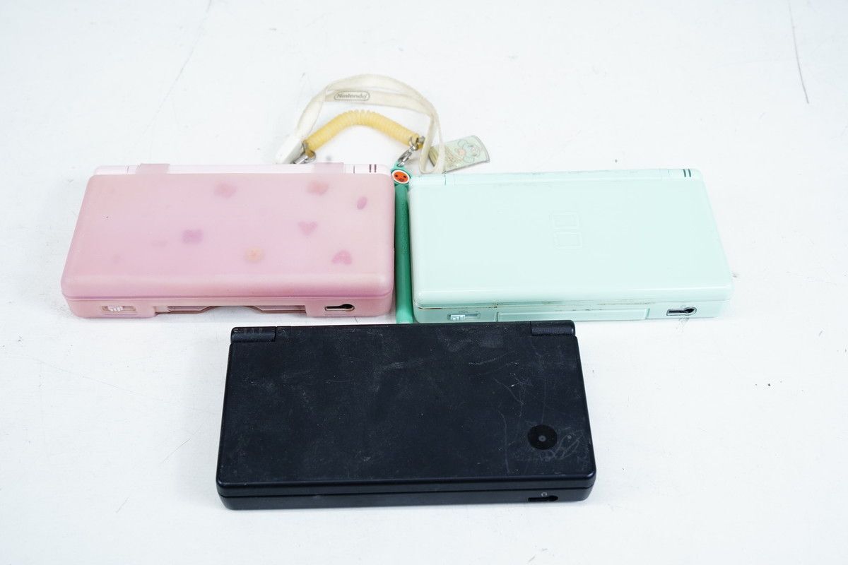 1215▲任天堂DS　本体　まとめ　カセット付き　NINTENDO DS