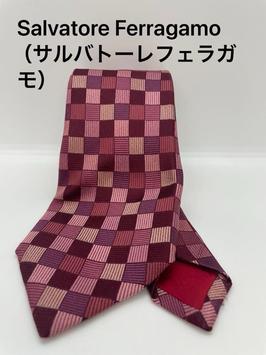 【新品】Salvatore Ferragamo（サルバトーレフェラガモ） ネクタイ 柄　シルク100%