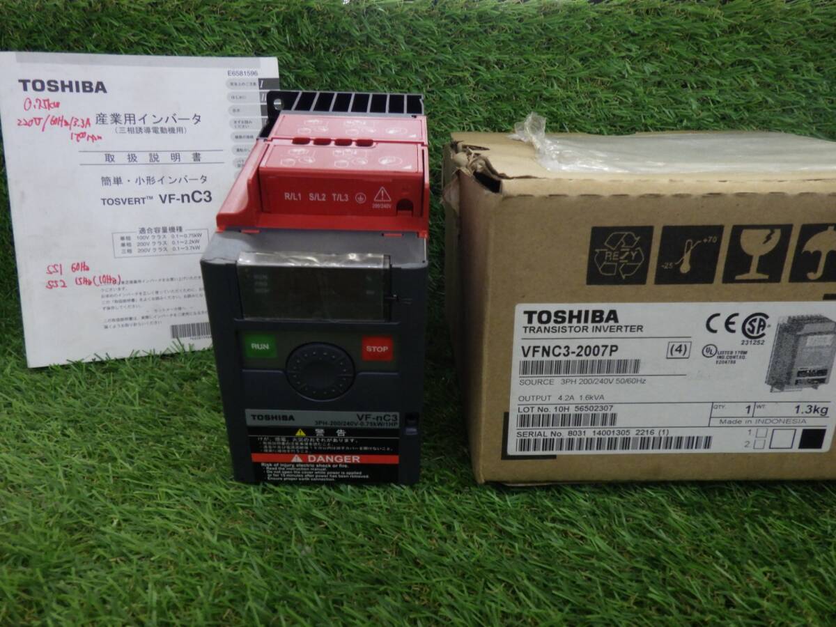 東芝 小型インバーター VFNC3-2007P 三相 200V 未使用 保管品 [発送サイズ60] 250106
