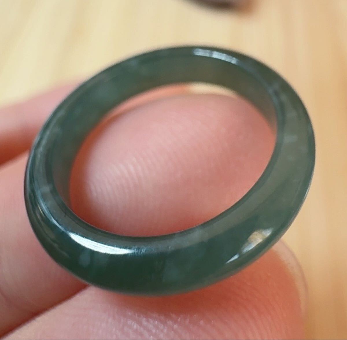 R2-0371天然本翡翠《本物保証》 翡翠リング約9号 一点物 希少 縁起物 お守り パワーストーン_画像2