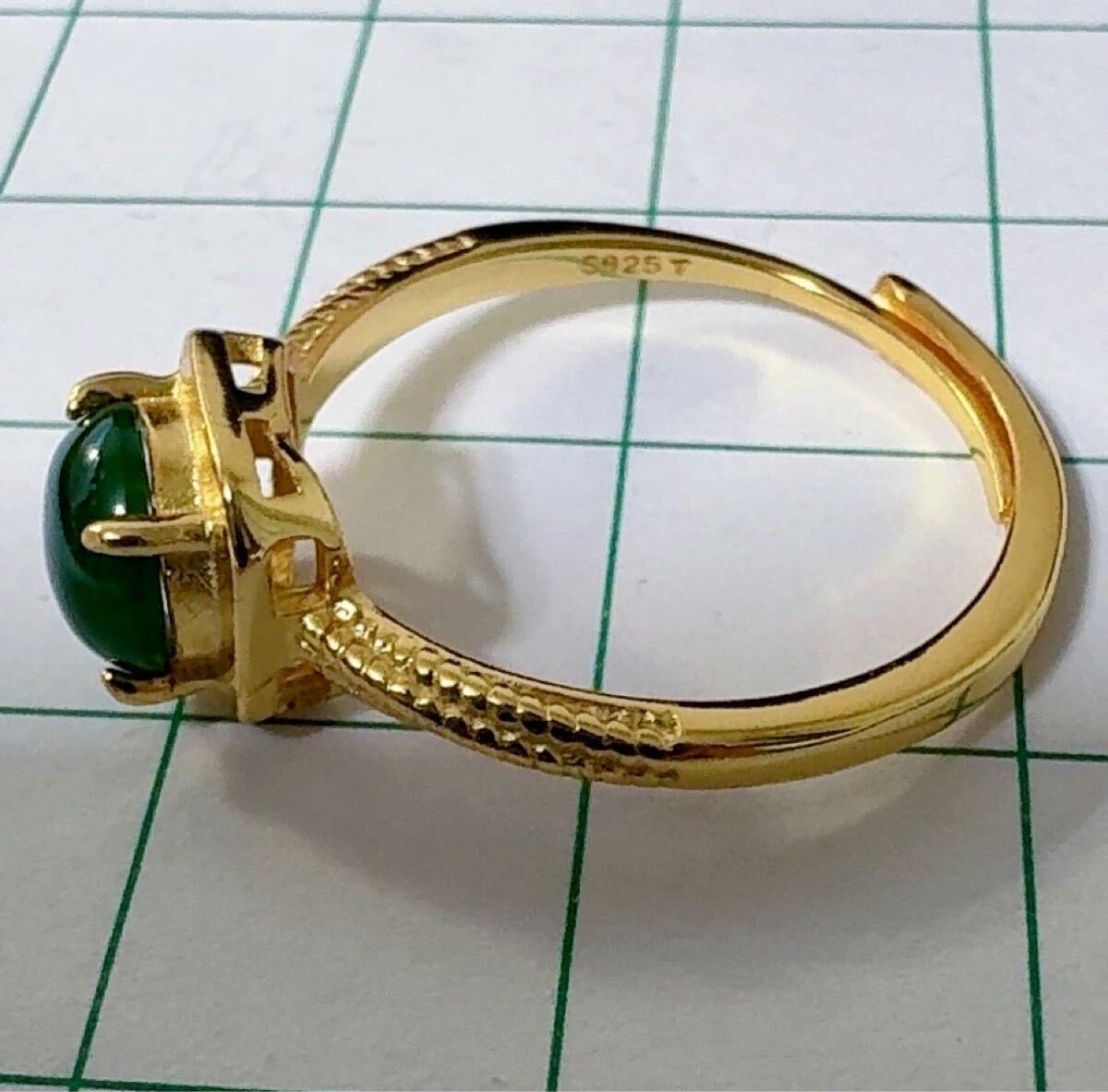 R2M-032 天然本翡翠《本物保証》 翡翠リング約13.5号 天然石 未処理 一点物 希少 縁起物 お守り パワーストーン_画像5