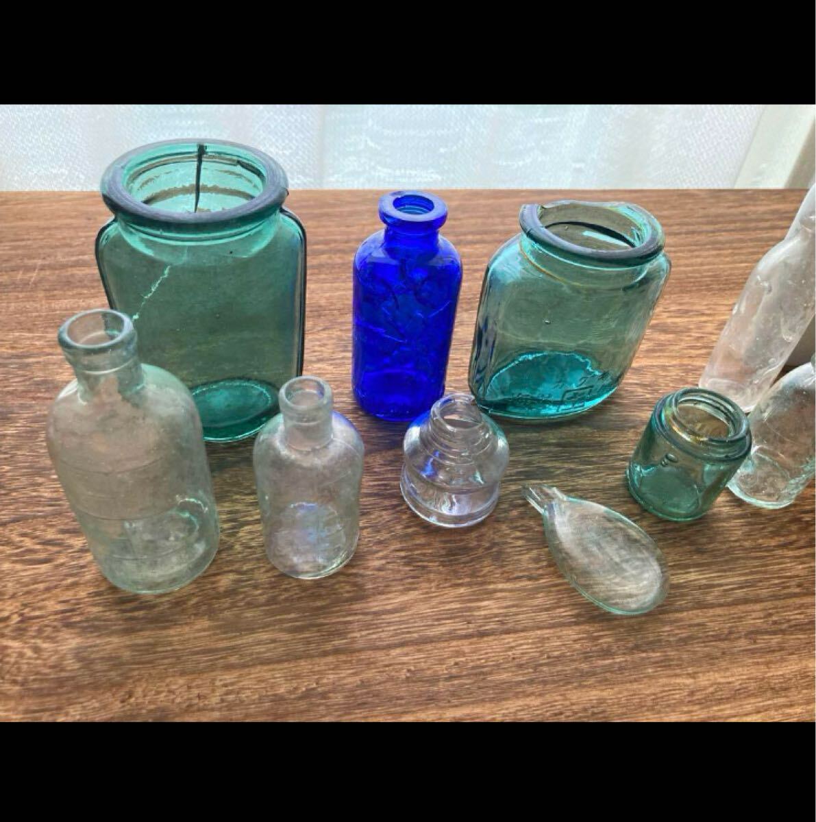 大注目】 昔のお茶屋さんの瓶 古いガラス瓶 昭和レトロ 大注目】 昔のお茶屋さんの瓶 古いガラス瓶 昭和レトロ